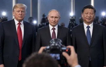 Donald Trump, Vladimir Putin and Xi Jinping during an official photo session