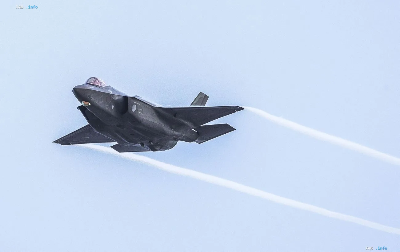 Modern fifth-generation multirole fighter F-35 in flight with vapor trails visible behind the aircraft