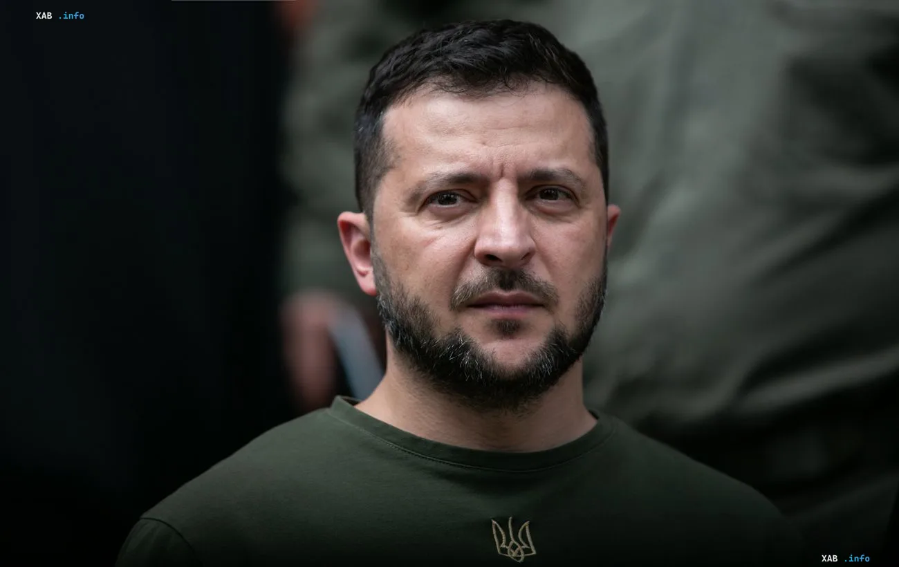 Президент України Володимир Зеленський у захисній формі на офіційному заході