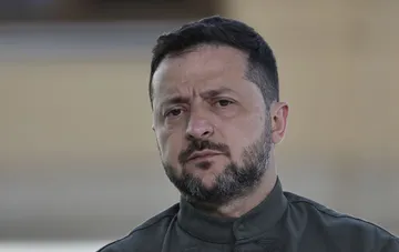 Володимир Зеленський на офіційному заході, серйозний вираз обличчя, вигляд анфас