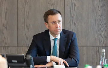 Премьер-министр Украины Сергей Корецкий за столом во время деловой встречи