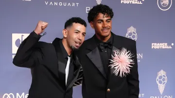 Lamine Yamal and his representative pose in elegant suits on the red carpet of the Ballon d'Or ceremony