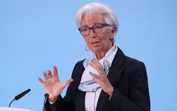 EZB-Präsidentin Christine Lagarde spricht bei einer Pressekonferenz während ihrer Rücktrittsankündigung