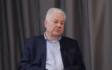 Бывший посол Украины в США Владимир Ельченко дает интервью в студии