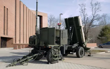 Американская пусковая установка MRIC для перехвата ракет на базе прицепа, вид сбоку